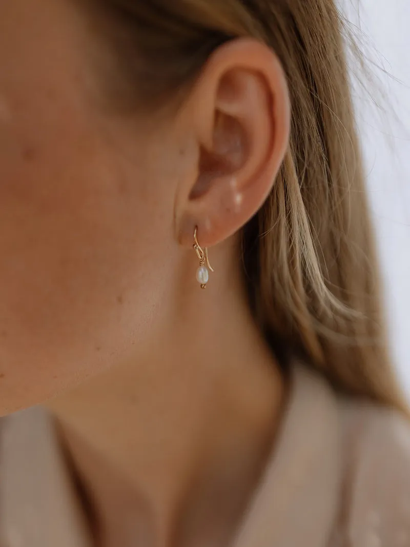 Bebe Pearl Drops Gold | White Pearl